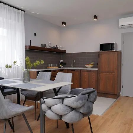 Radnoti Apartament *